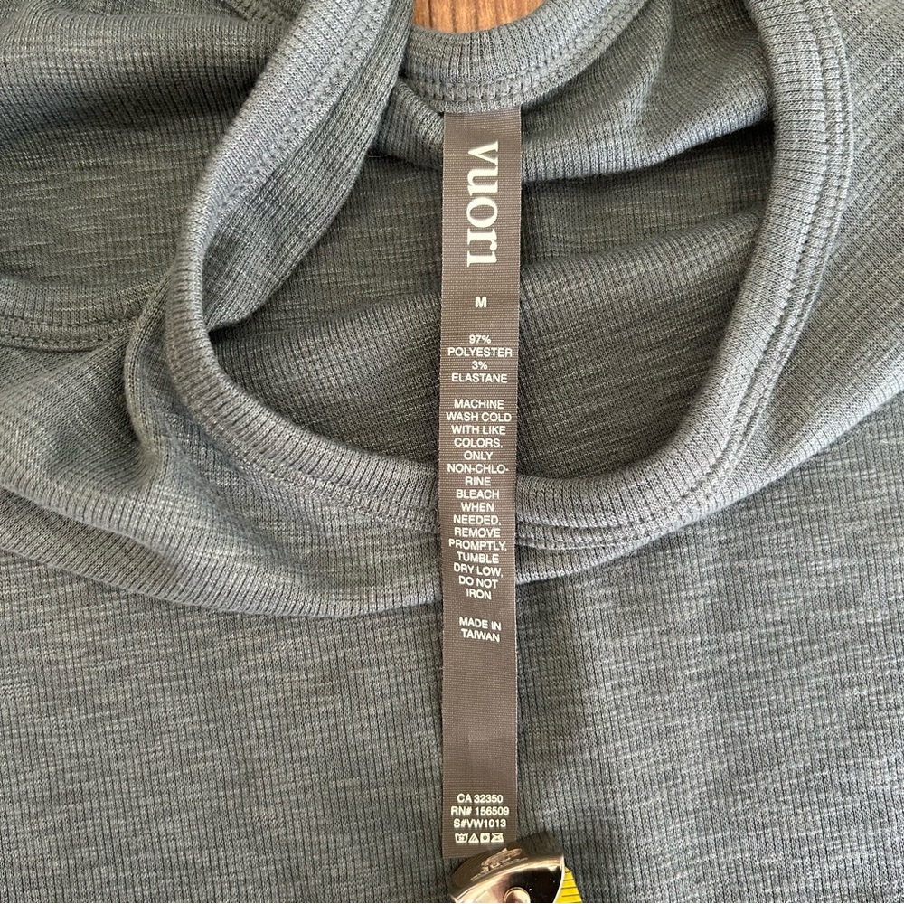 Vuori Sun Rise Crop Tank Top Medium - Picture 6 of 8